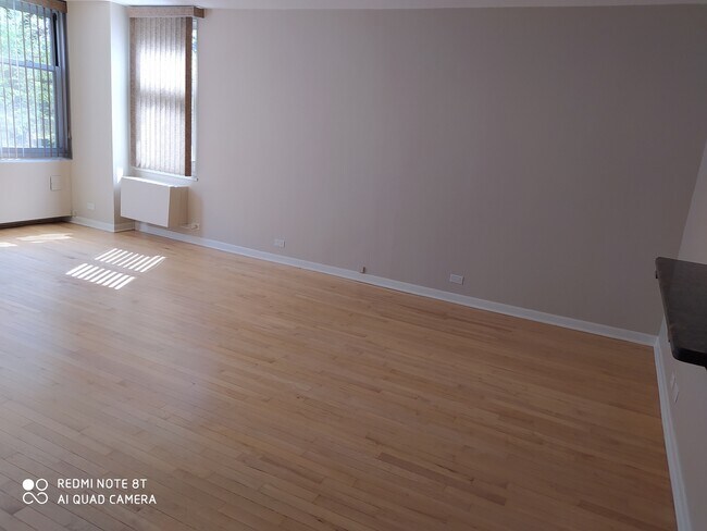 Building Photo - 30 E Elm St