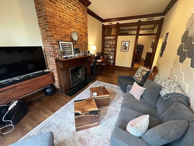 Building Photo - "Charming 1-Bedroom Gem in Vibrant NW DC – Your Perfect Urban Retreat Awaits!"