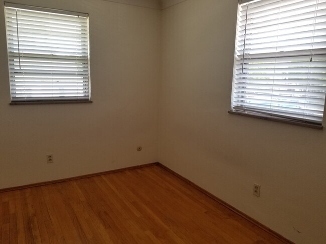 Foto del edificio - 304 N Morrison Ave