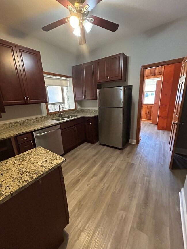 Foto del edificio - 3530 N Elston Ave