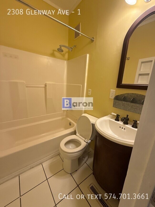 Foto del edificio - 2308 Glenway Ave