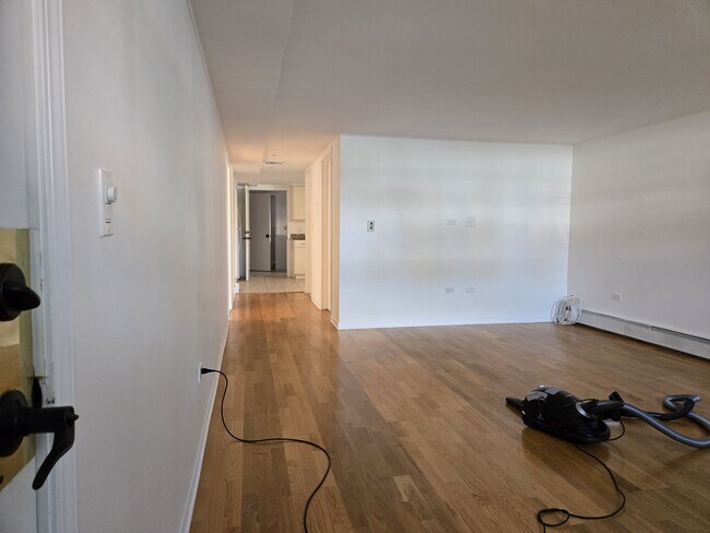 Foto del edificio - 8517 W Winnemac Ave