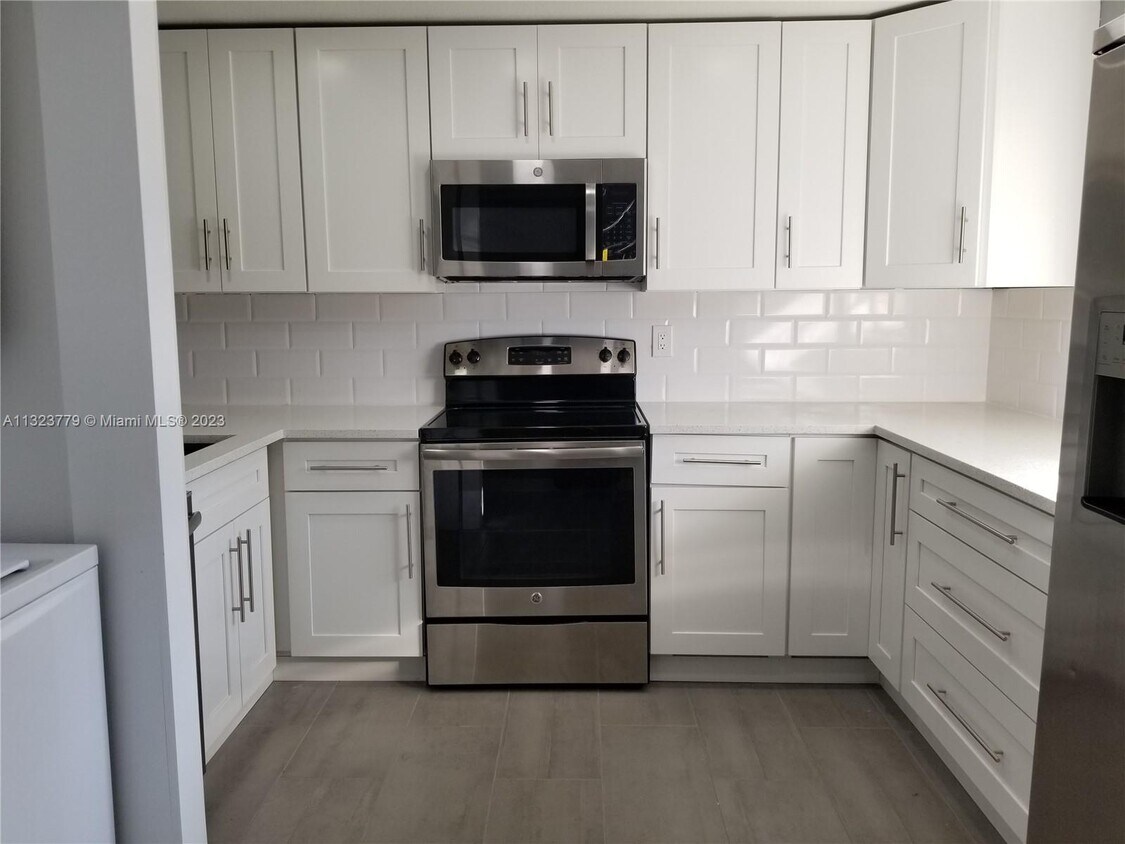 Foto principal - 3777 NW 78th Ave