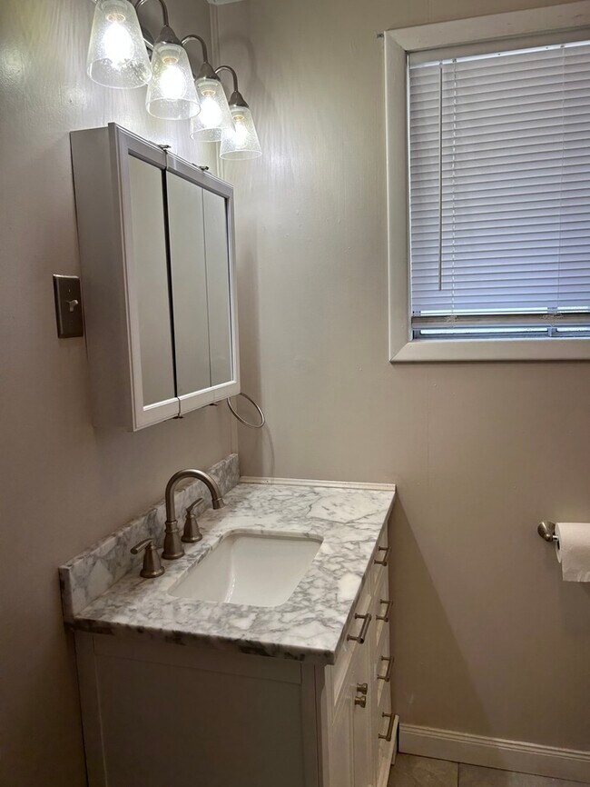 Foto del edificio - 3 Bedroom, 2 Bathroom House in Martins Ferry