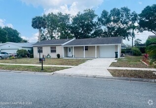 Building Photo - 1708 Fenway Cir