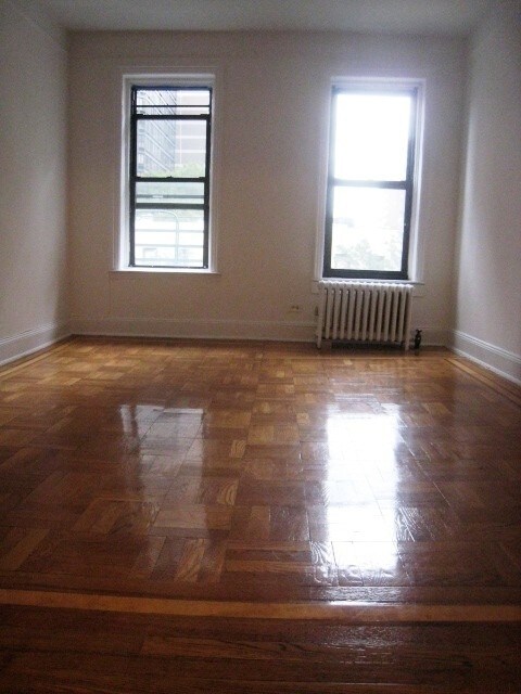 Foto principal - 1069 1st Avenue