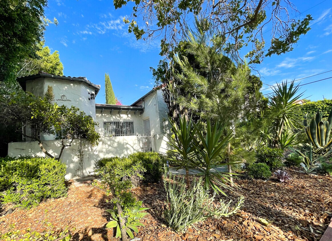 Front - 602 N Crescent Heights Blvd
