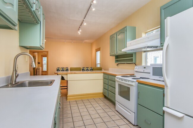 Building Photo - 1139 E 200 S