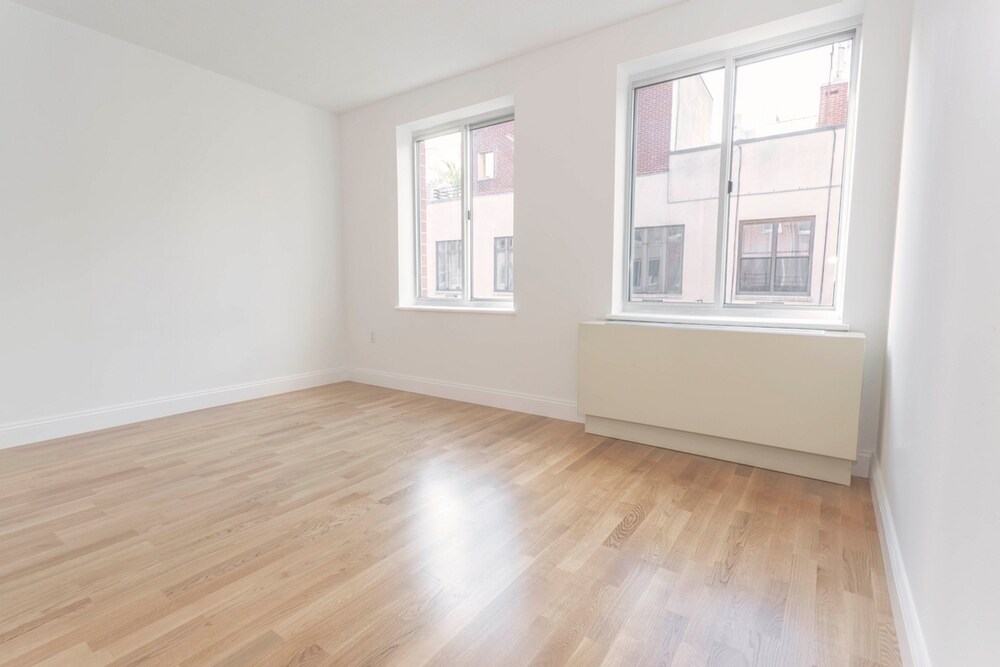 Foto principal - 158 E 48th St