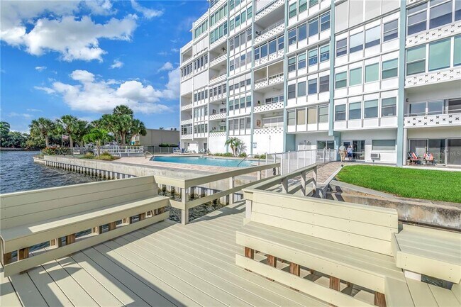 Building Photo - 1365 Snell Isle Blvd NE