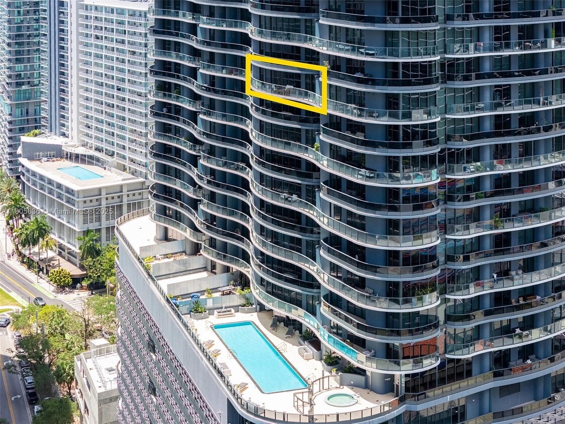 Primary Photo - 1000 Brickell Plz