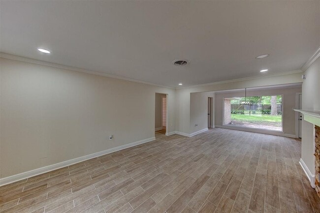 Building Photo - 8826 Robindell Dr