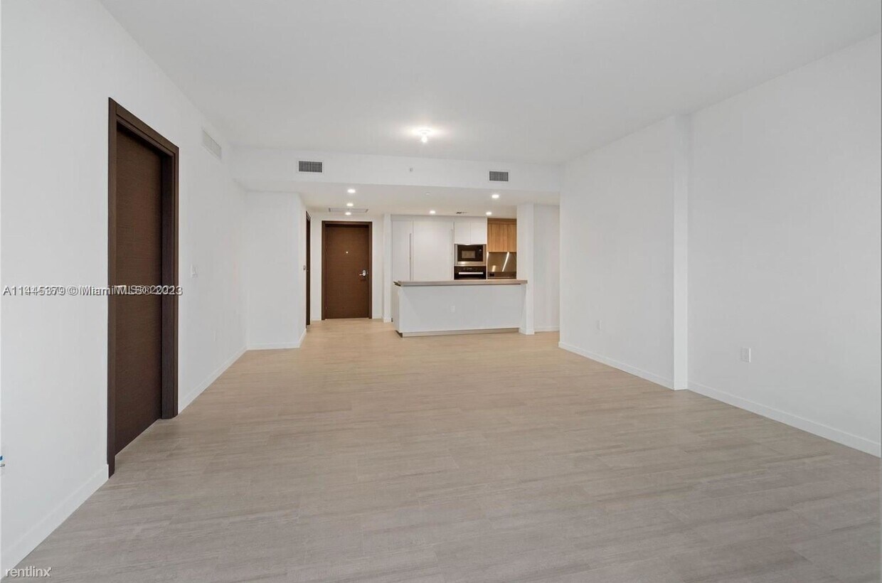 Primary Photo - 3 br, 3.5 bath Condo - 1000 Brickell Plz U...