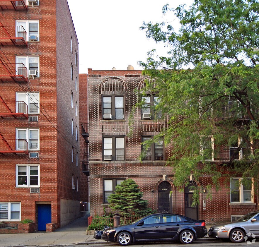 Primary Photo - 74-30 Woodside Ave