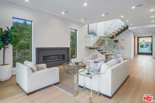 Foto del edificio - 14822 Hesby St