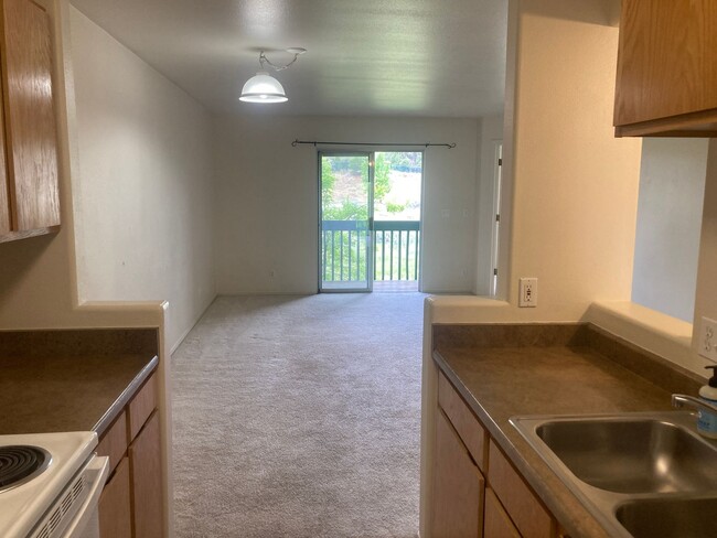 Building Photo - 2 Bedroom, 2 bath unit at Silverpeaks.