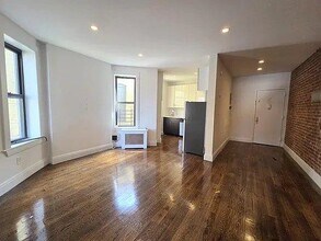 Building Photo - 17 W 125th St