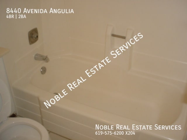 Building Photo - 8440 Avenida Angulia