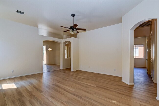 Building Photo - 3 Bed, 2 Bath, 2 Car Garage For Rent in Gr...