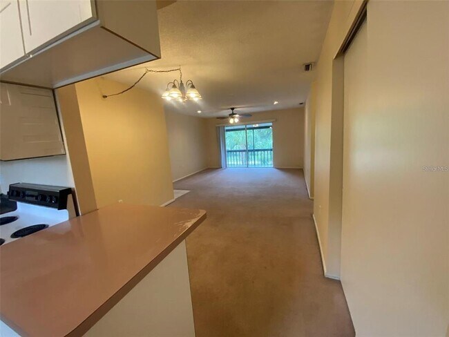 Foto del edificio - 2621 Pine Lake Terrace