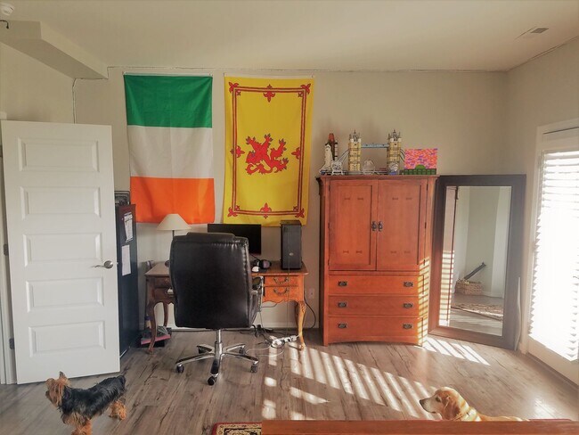 Foto del edificio - Gorgeous 3 story townhome in West End Henrico with loads of upgrades!