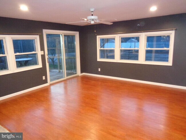 Building Photo - 2 Middle Acre Ln