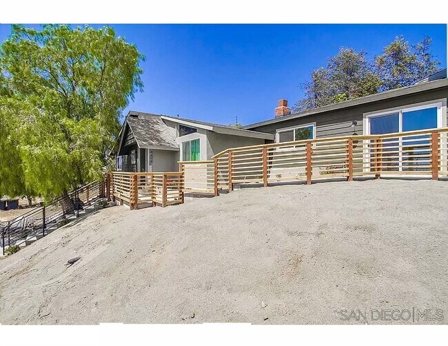 Building Photo - 9479 Vista Dr