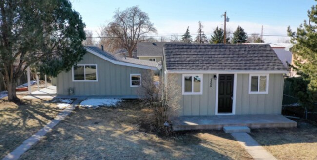 Brand NEW everything! Stunning 2 bedroom h... - Brand NEW everything! Stunning 2 bedroom h... House