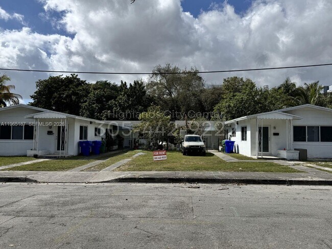 Foto del edificio - 1230 NW 8th Ct