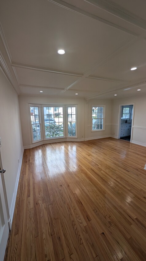 Living Room Dining Room - 10550 Moorpark St