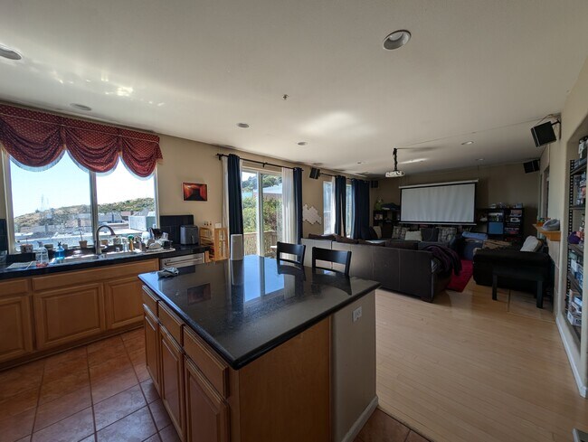 Building Photo - 457 Accacia St