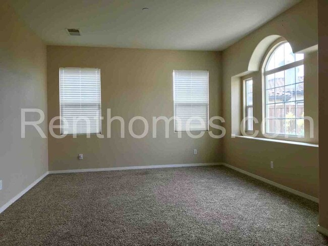 Building Photo - 5539 Alexandrine Ct