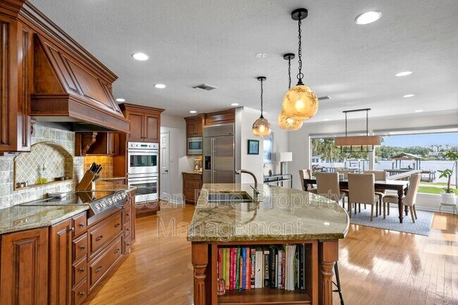 Building Photo - 10104 White Trout Ln