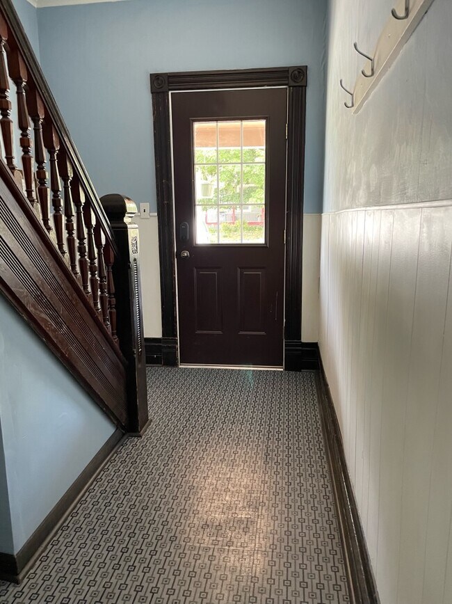 Front entry - 212 W Prospect St