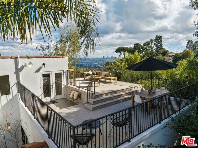 Building Photo - 7050 Pacific View Dr