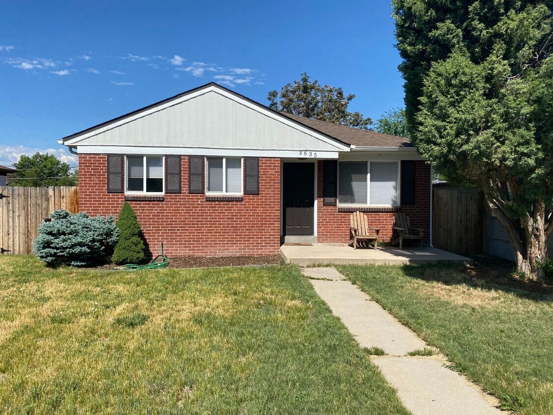 Primary Photo - Great Home Close to Downtown - License #20...