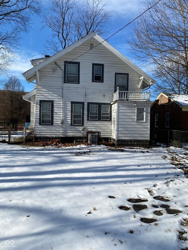 Building Photo - 4025 N Kenwood Ave