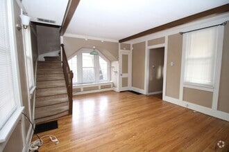 Building Photo - 422 N Cedar St