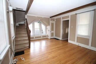 Building Photo - 422 N Cedar St