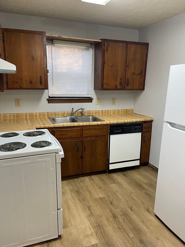 Foto del edificio - 2 bedroom, 1 bath duplex is located on a cul-de-sac near Cedar Shoals High School