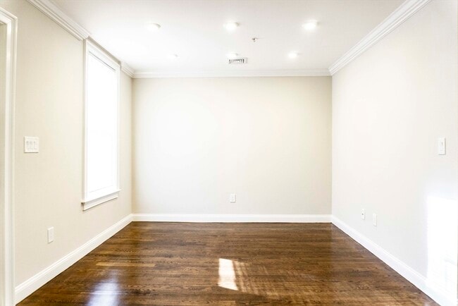 Building Photo - 75 Morris St