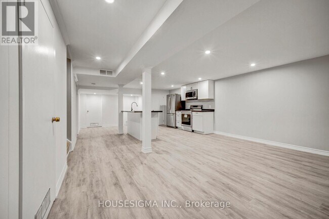 Building Photo - 4 Park Glen Dr