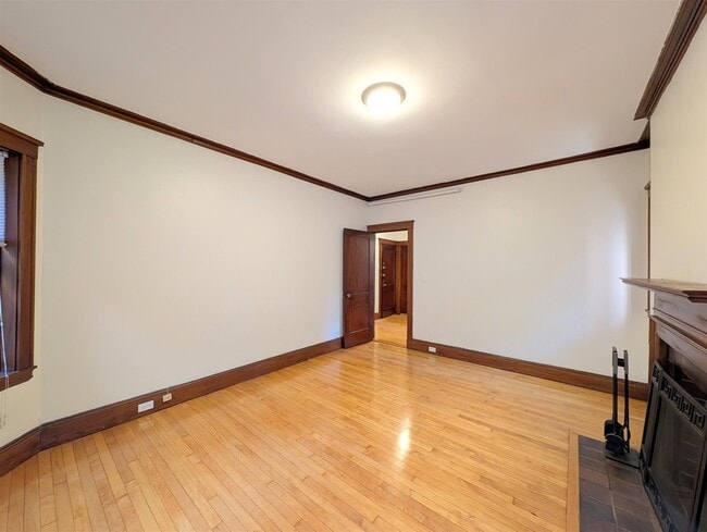 Building Photo - 14 Linnaean St