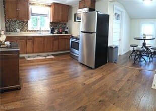 Building Photo - 410 E Main St