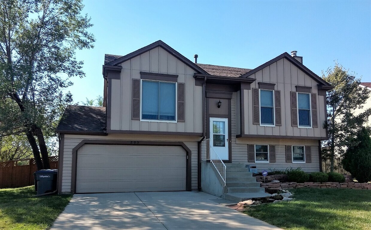 Primary Photo - Waneka Lake Neighborhood 3 BED/2 BATH home...