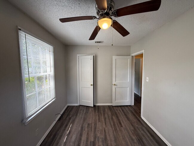 Foto del edificio - 2 bedroom 1 bath house w/ bonus room off Gulf Beach Hwy!