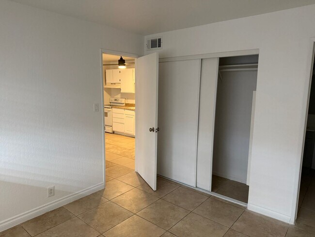 Building Photo - Affordable 1 Bedroom Condo in Central Las Vegas