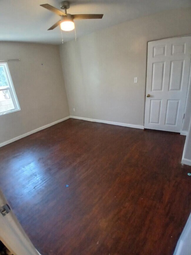 Foto del edificio - 743 Harris Ave