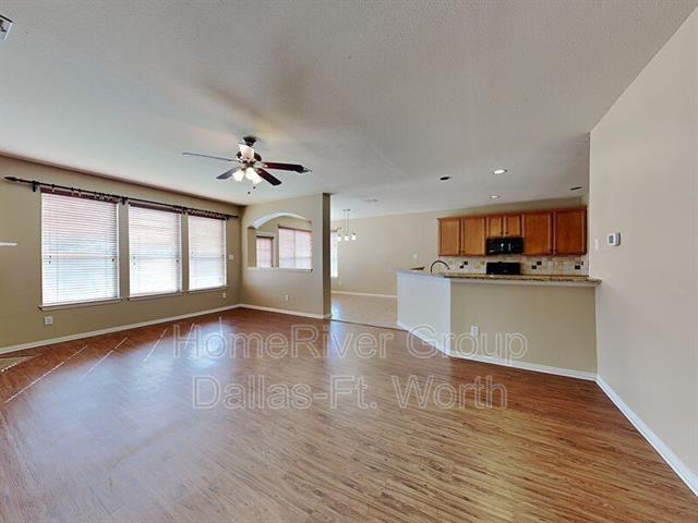 Foto del edificio - 9715 Madison Dr