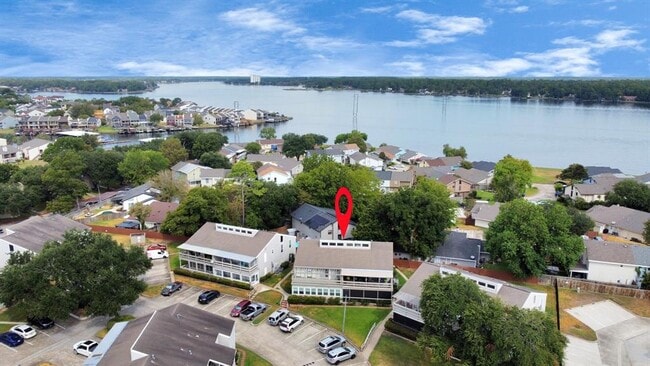 Building Photo - 176 April Point Dr N